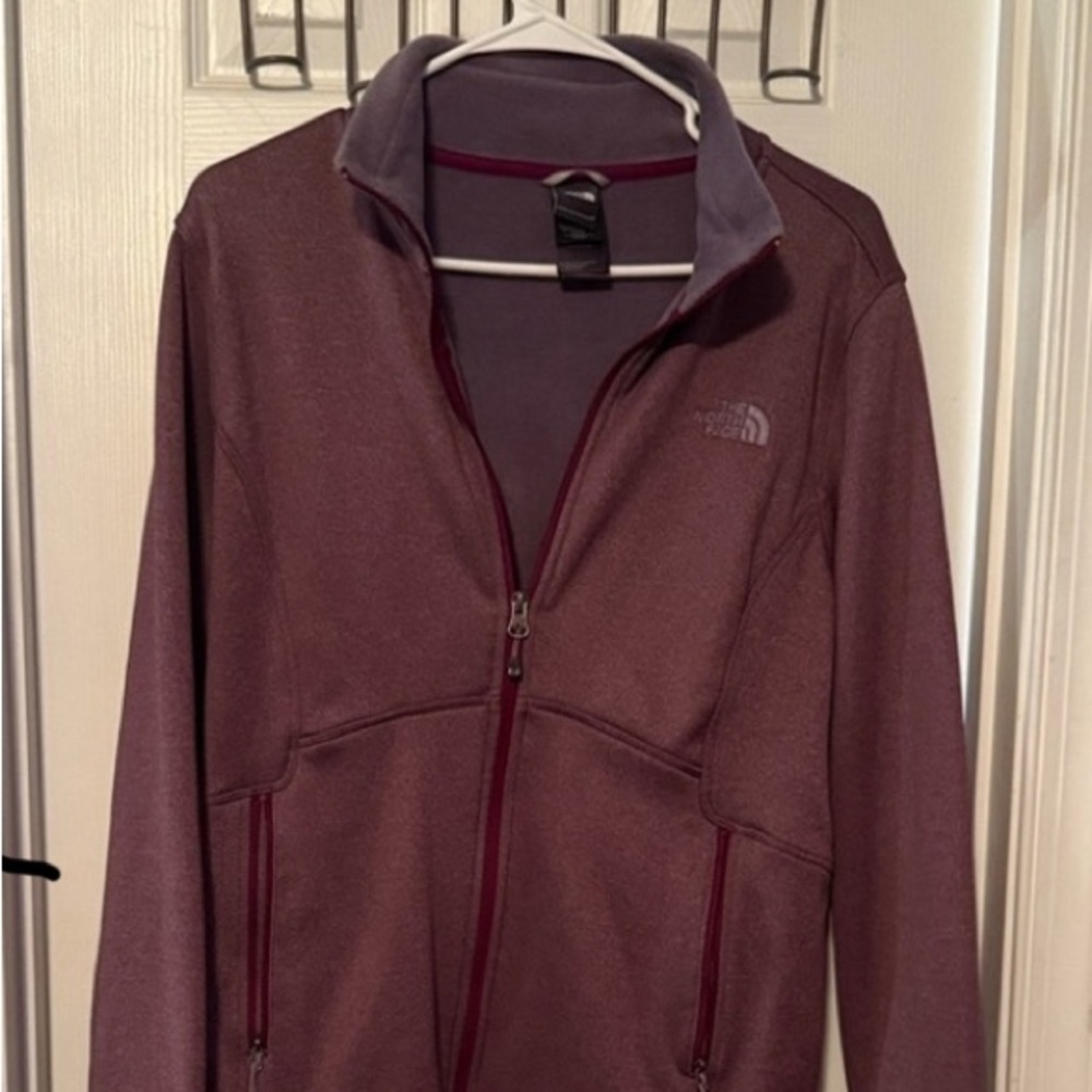 NWOT The North Face Women's Large Purple jacket with full front zipper